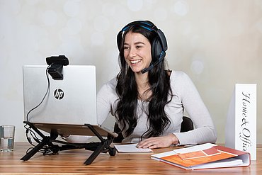 In der Fortbildung werden die Gestaltung und die methodischen Verhaltensregeln der Videoberatung vorgestellt und trainiert (© donum vitae e.V.)